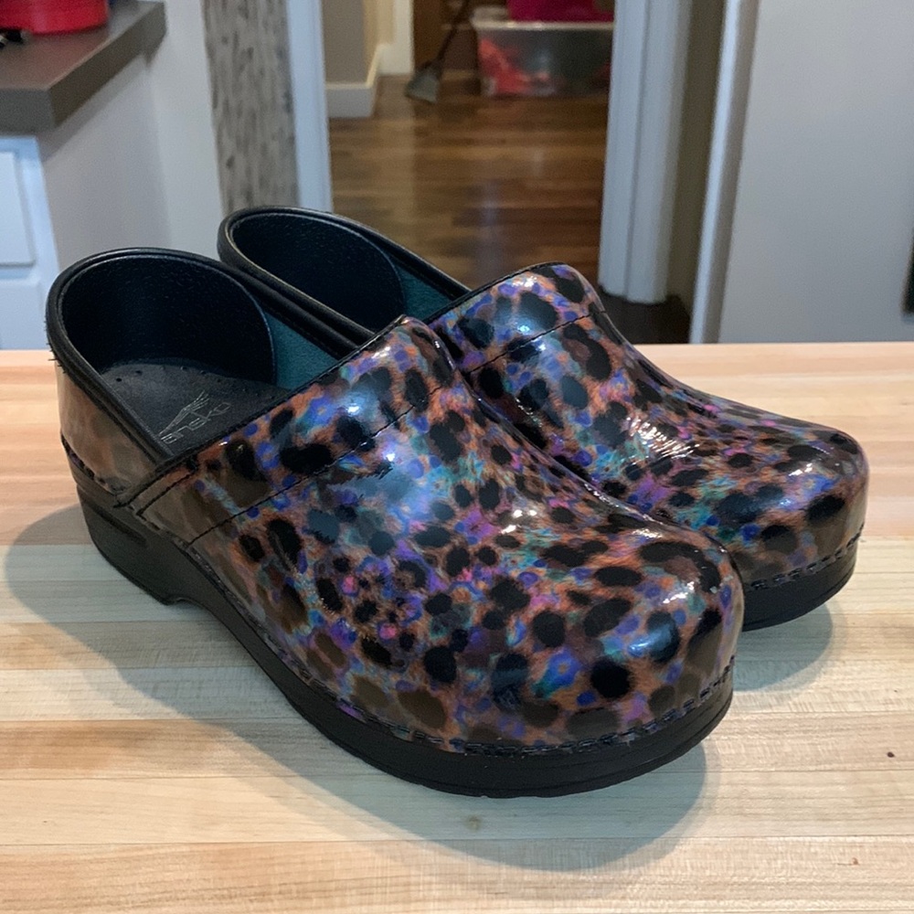 Dansko clogs women’s size 7